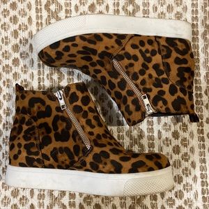 Time and Tru Cheetah Platform Shoes Size 7